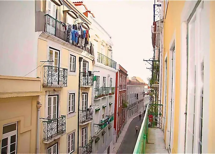Charming Flat In Chiado-Lisbon